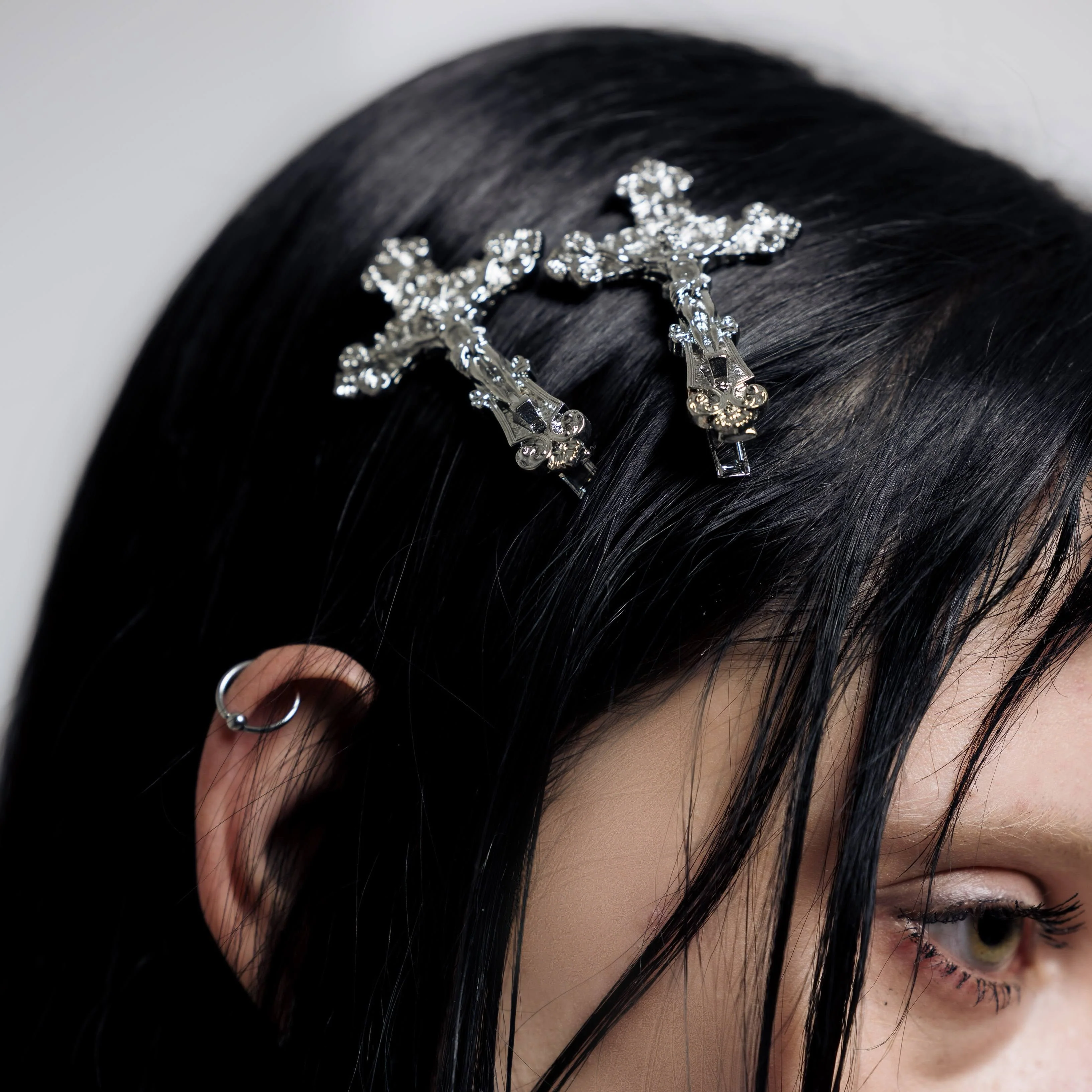 CRUCIFIED HAIR CLIP - Image 5